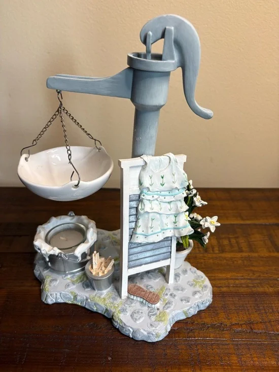 Vintage Yankee Candle Hanging Tart Warmer Designed With Laundry Scene - Picture 1 of 6